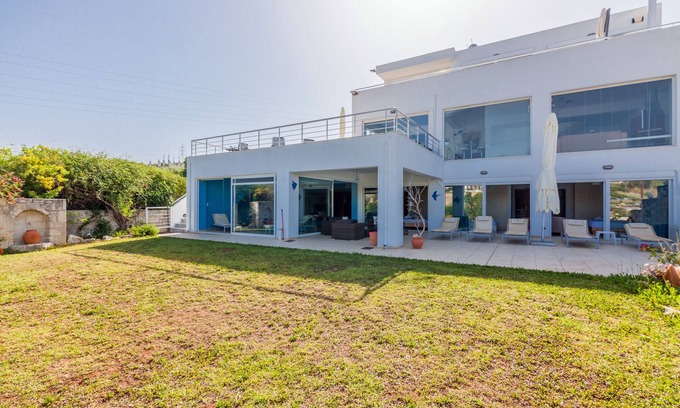 Heraklion Villa | White Blue Spa Villa, By IdealStay Experience