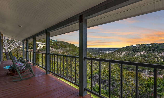 Wimberley House | White Buffalo Guest House I Wimberley Hills and Views, Romantic