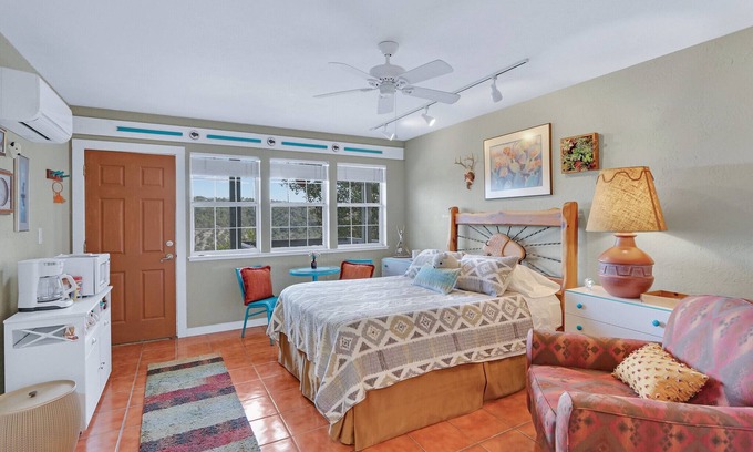 Wimberley House | White Buffalo Room With a View I Stargazing, Romantic