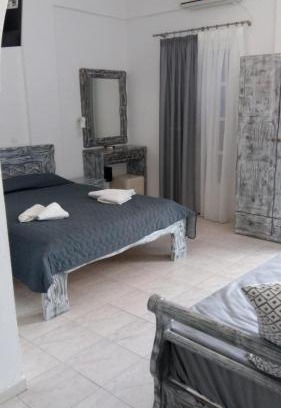 Folegandros Apartment | White Cycladic serenity
