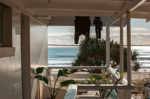 Currumbin Apartment | White Dolphin, Unit 7