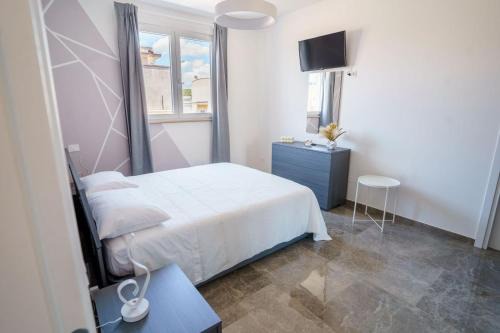 Supersano Bed & Breakfast | White & Grey