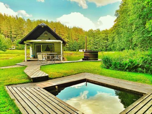 Gratiskes House | White homestead