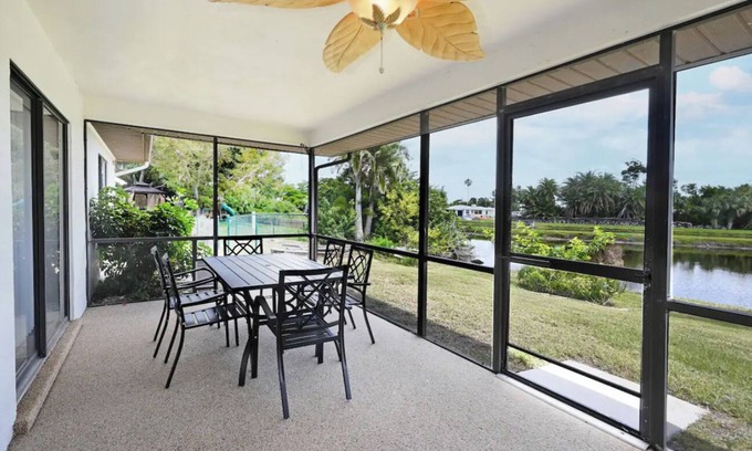 North Fort Myers House | White house: 3BR Oasis in North Fort Myers