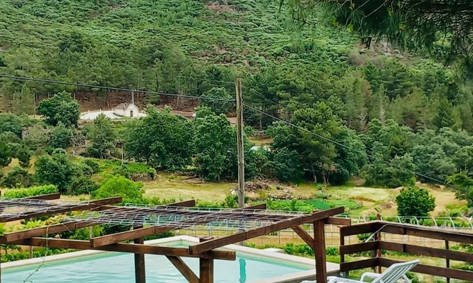 Alijo House | White House at Douro Vineyards