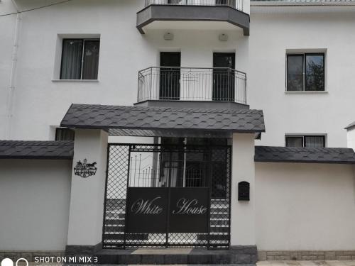 Balti Apartment | White House