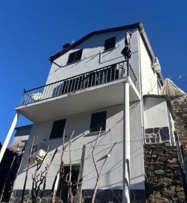 Chas de Egua House | White House