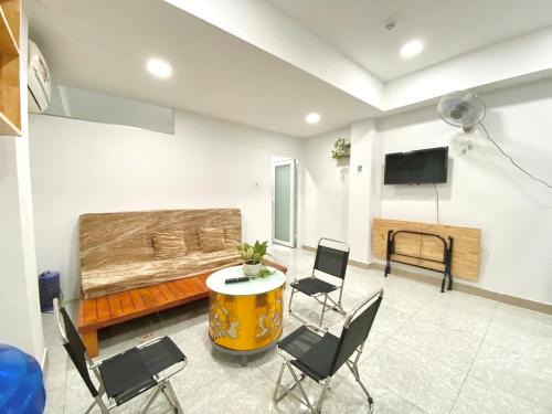 Tan Phu District Apartment | White house