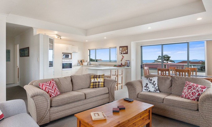 Ohope House | White Island Views - Ohope Holiday Home