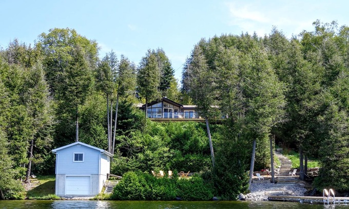 Douro-Dummer Cottage | White Lake Cottage - Kawarthas waterfront cottage with large, private frontage