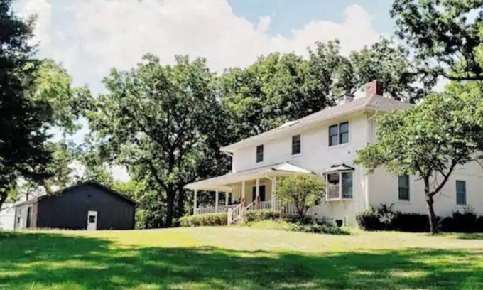 South Kansas City House | White Oak Farm, Rivaling the standards of the most luxurious hotels!