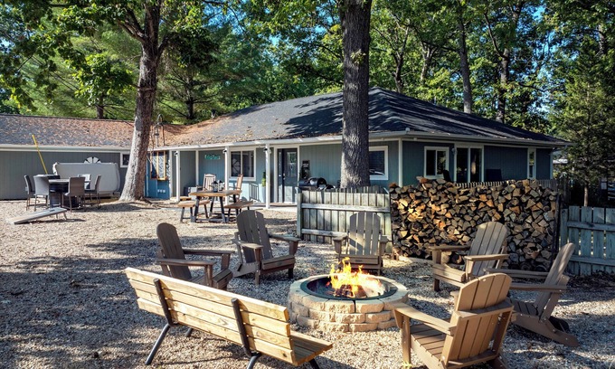 Sunrise Beach House | White Oak Landing – Spacious 6 BDR w/Boat Slip!