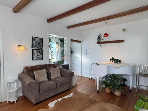 Oamaru House | White Oasis