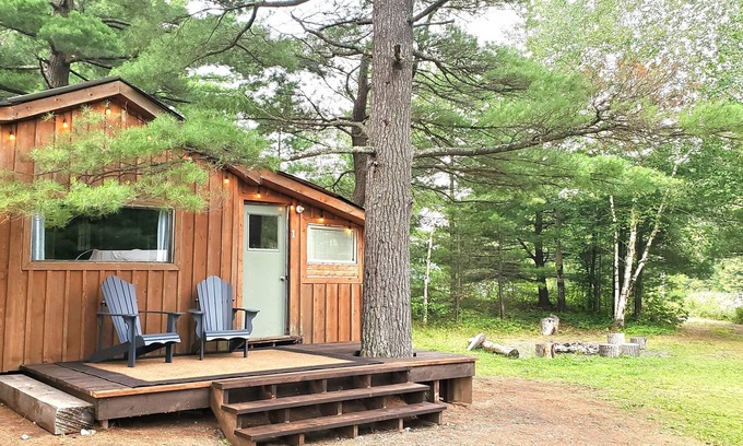 Washagami Cabin | White Pine Cabin at Pine Falls Lodge