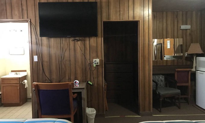Ely Hotel | White Pine Motel