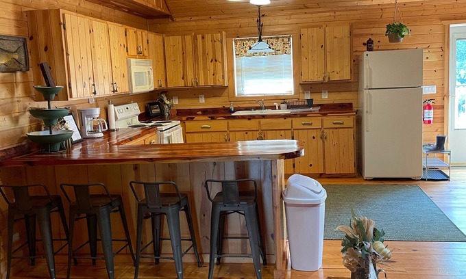Melbourne Cabin | White River