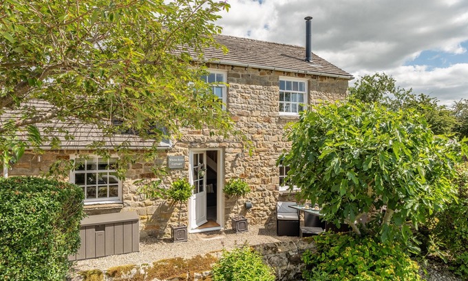 Constable Burton House | White Rose Cottage, Constable Burton, Yorkshire Dales