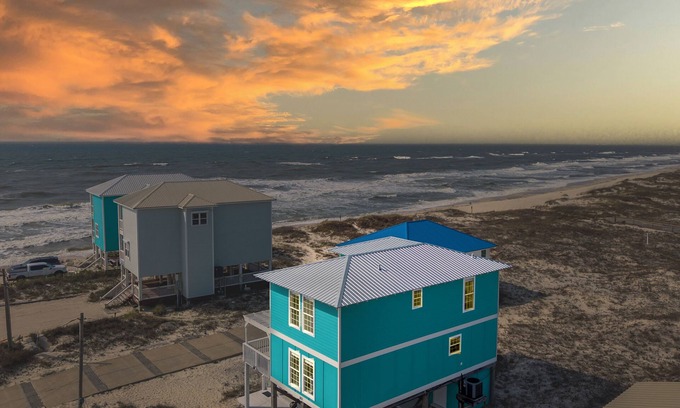Saint Elmo House | White Sand Beachfront Paradise