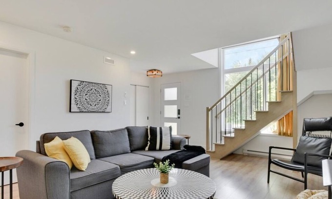 Pont-Rouge Ski Chalet | White Stag | Comfort & Serenity | Sauna & Pool