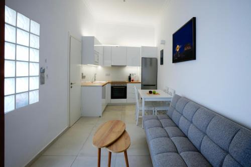 Moschato-Tavros Apartment | White & Stars