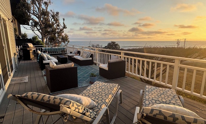 Western Malibu House | White water Malibu views, 3 min walk to Zuma beach, Trancas & MHS, 5 bedrooms