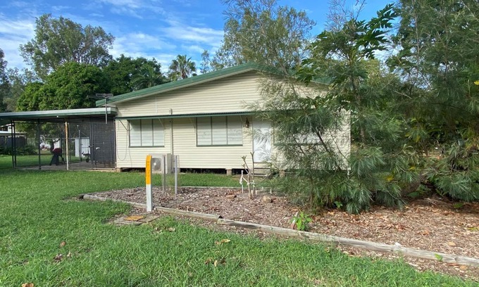 Picnic Bay House | Whitehaven 2 - An affordable Queenslander in picturesque Picnic Bay