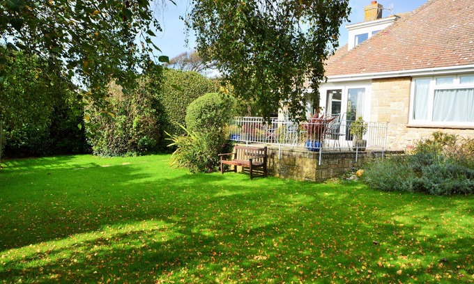 Newport Cottage | Whitestones - a bungalow that sleeps 7 guests in 3 bedrooms