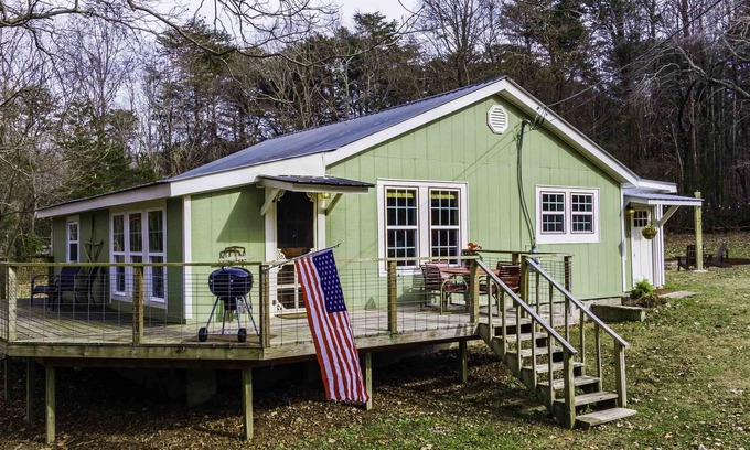 Mentone Cabin | WHITETAIL on the PARKWAY w/HOT TUB.named WHITETAIL for a reason .