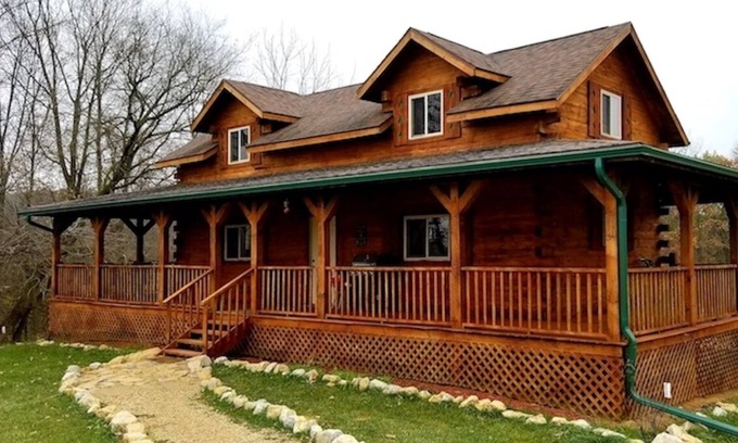Waterville Cabin | Whitetail Ridge Cabin w/Hot Tub and Swimming Pond