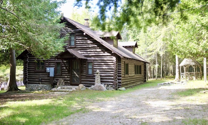 Drummond House | Whitney Bay Getaway on Drummond Island