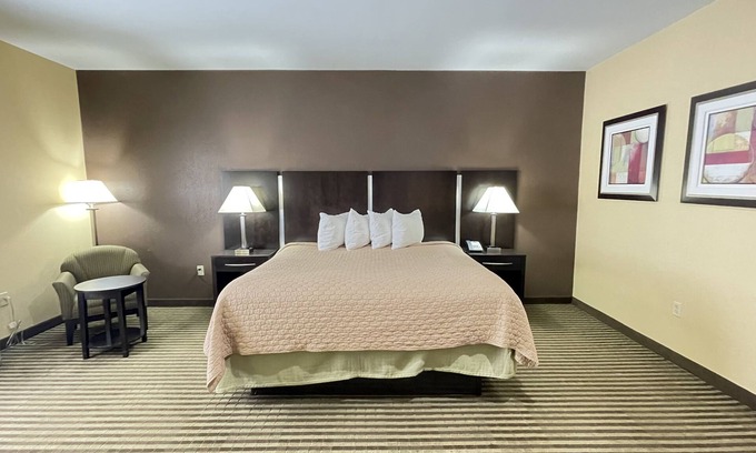 Hamden Hotel | Whitney Inn & Suites