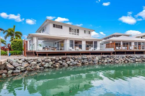 Airlie Beach House | Whitsunday Waterfront Luxury at 19 The Cove