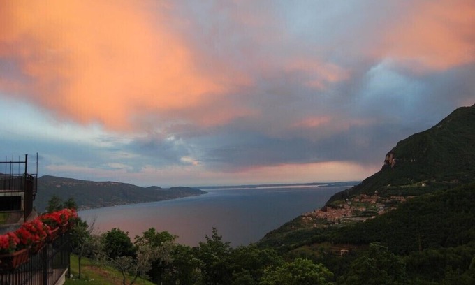 Gardola Villa | Whng. Belvedere in absolute panoramic position with a unique view of Lake Garda