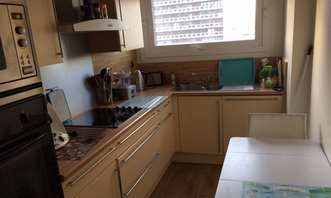 Bourg-l'Eveque Apartment | whole apartment large T4 full downtown