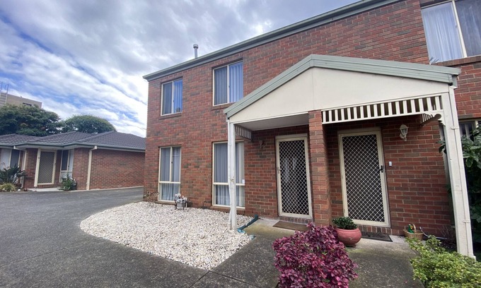 Carrum Apartment | Whole Double Story House- 4QB & 1SB- Carrum Beach- Fully Furnished- Free Parking