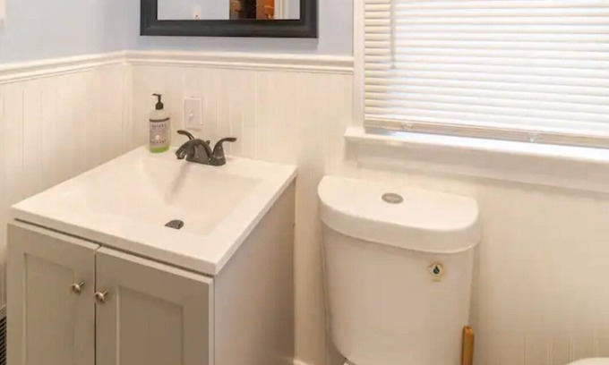 Rochester House | Whole House 5 min from Rochester Gen Hosp 4-Beds sleep 8