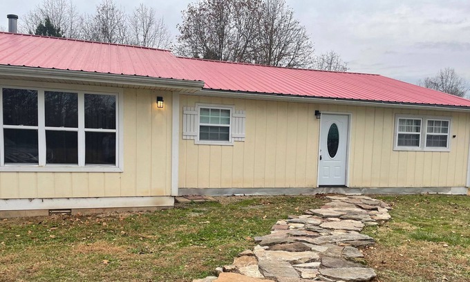 Bruno House | Whole House on 20 Acres near Buffalo River
