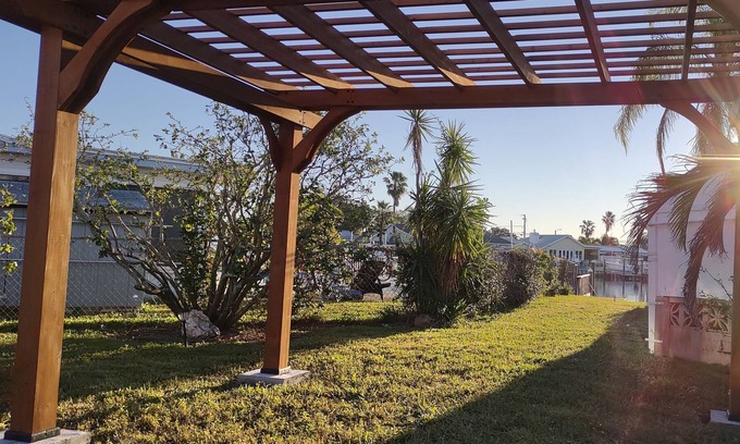 Capri Isle House | Whole waterview Island house : Beach, sand and sun ☀️