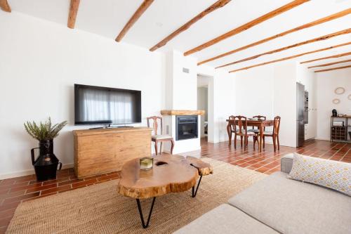 Torres Vedras House | WHome Countryside Charm Near Wedding Venue w/BBQ Patio