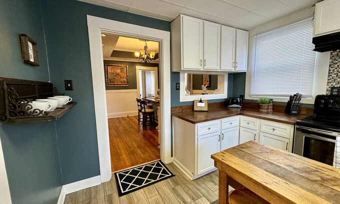 Winchester House | Wi-Fi - Office Space - Park View Cottage