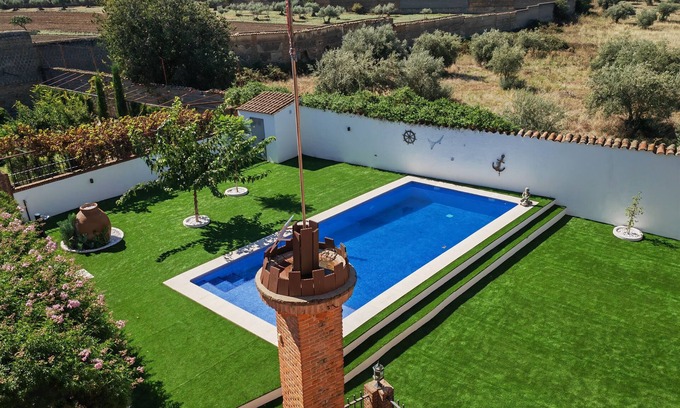La Calzada de Oropesa Cottage | Wide Casa Rural for to 16 persons, ideal for family and friends with games room.