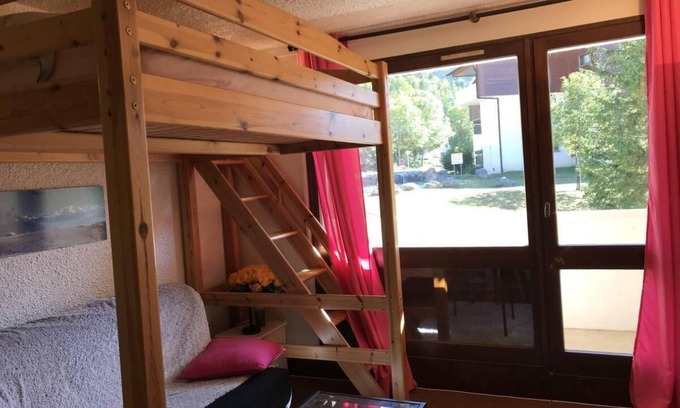 Correncon-en-Vercors Apartment | Wifi, 1st floor, balcony, tv, ski locker, 24m², Villard de Lans
