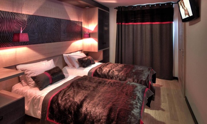Val-Thorens Apartment | Wifi, 200m from resort center, fitness, swimming pool, sauna, hammam, balcony, tv, ski locker