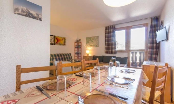 Montchavin Apartment | Wifi, 50m from resort center, 1st floor, balcony, tv, ski locker, 40m², Montchavin La Plagne