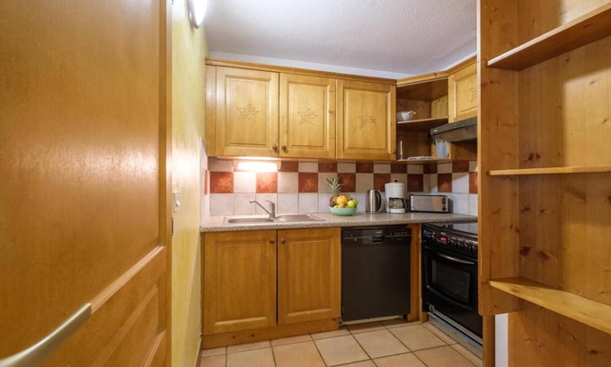 Lanslevillard Apartment | Wifi, 50m from shops, sauna, balcony, parking, tv, ski locker, 98m², Val Cenis