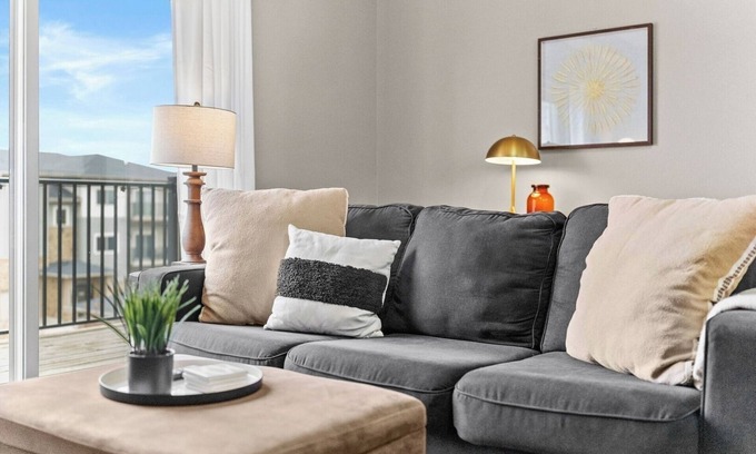 West Des Moines Apartment | Wifi | Balcony | Garage | Pool | Gym & More!