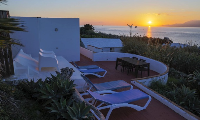 Cabrita House | WIFI Beach Front Villa Amazing Views