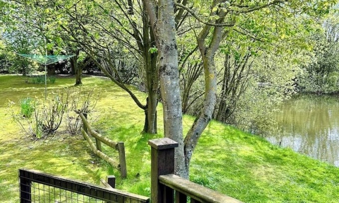 Allerthorpe Cabin | Wigeon Cabin - Private Cabin over a small body of Water.