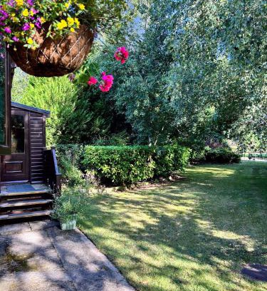 Allerthorpe Ski Chalet | Wigeon Secluded Rustic cabin