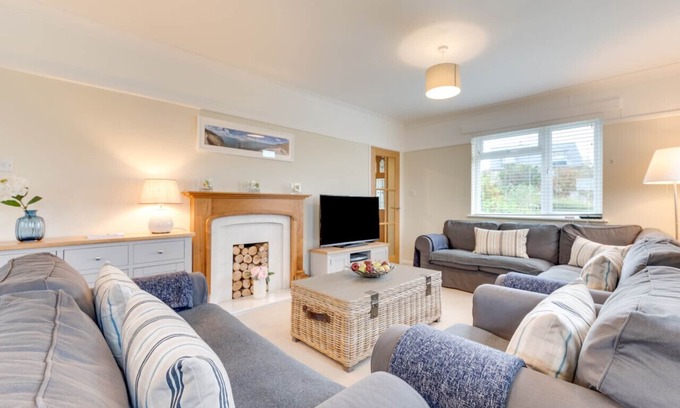 Langton Matravers House | Wight View - Four Bedroom House, Sleeps 8